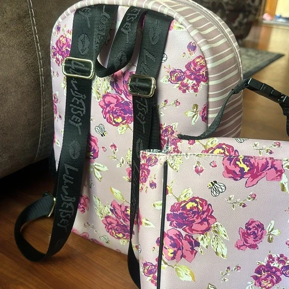 Back pack, Betsey Johnson - Picture 5 of 9